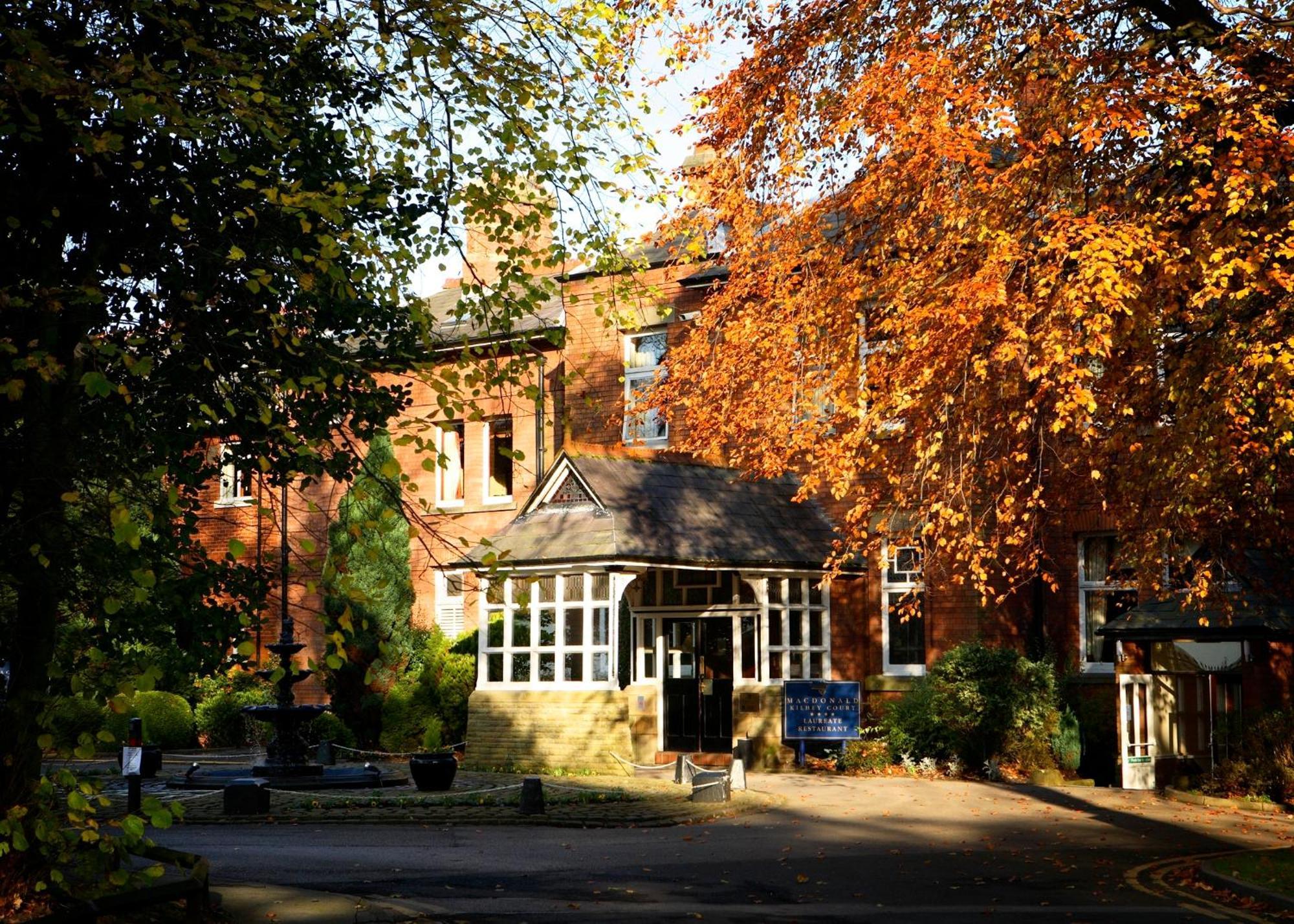 Macdonald Kilhey Court Hotel Уигън Екстериор снимка