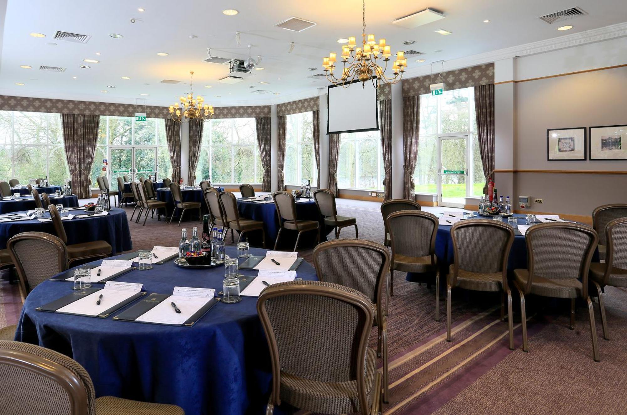 Macdonald Kilhey Court Hotel Уигън Екстериор снимка