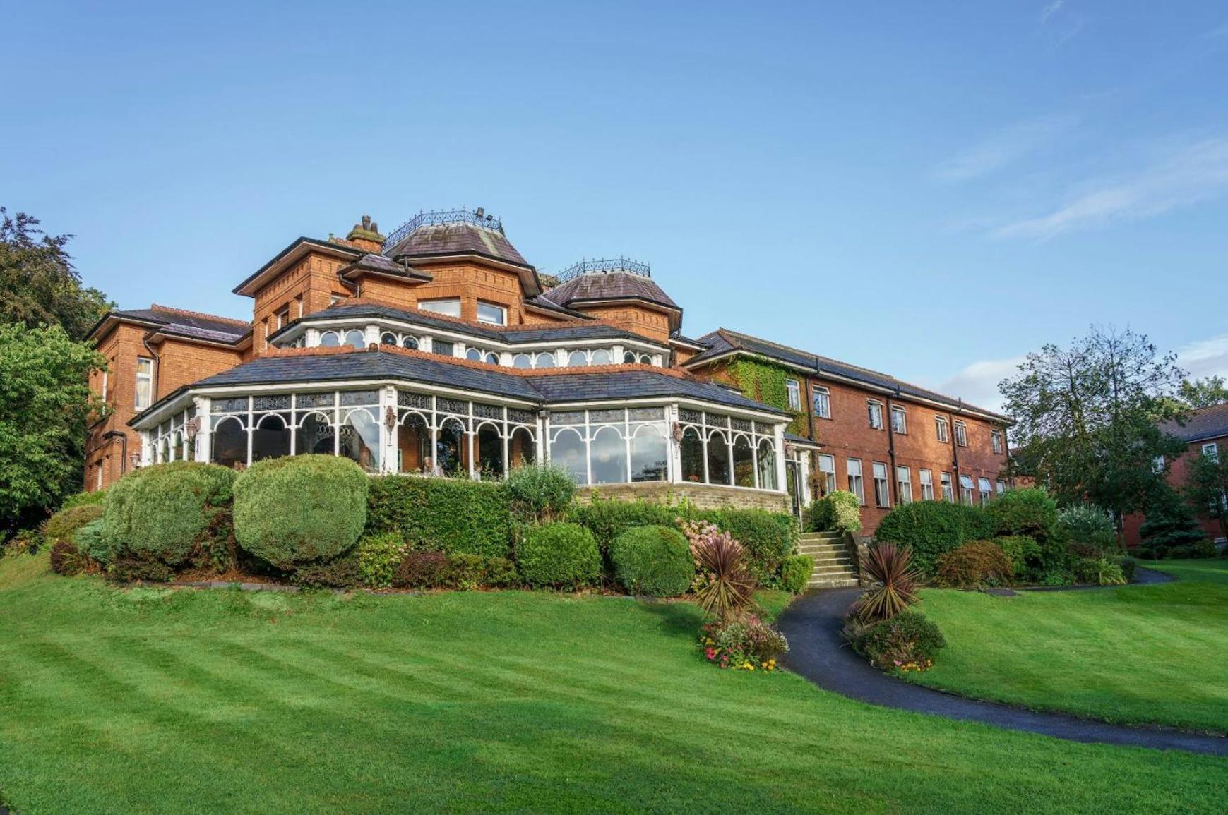 Macdonald Kilhey Court Hotel Уигън Екстериор снимка