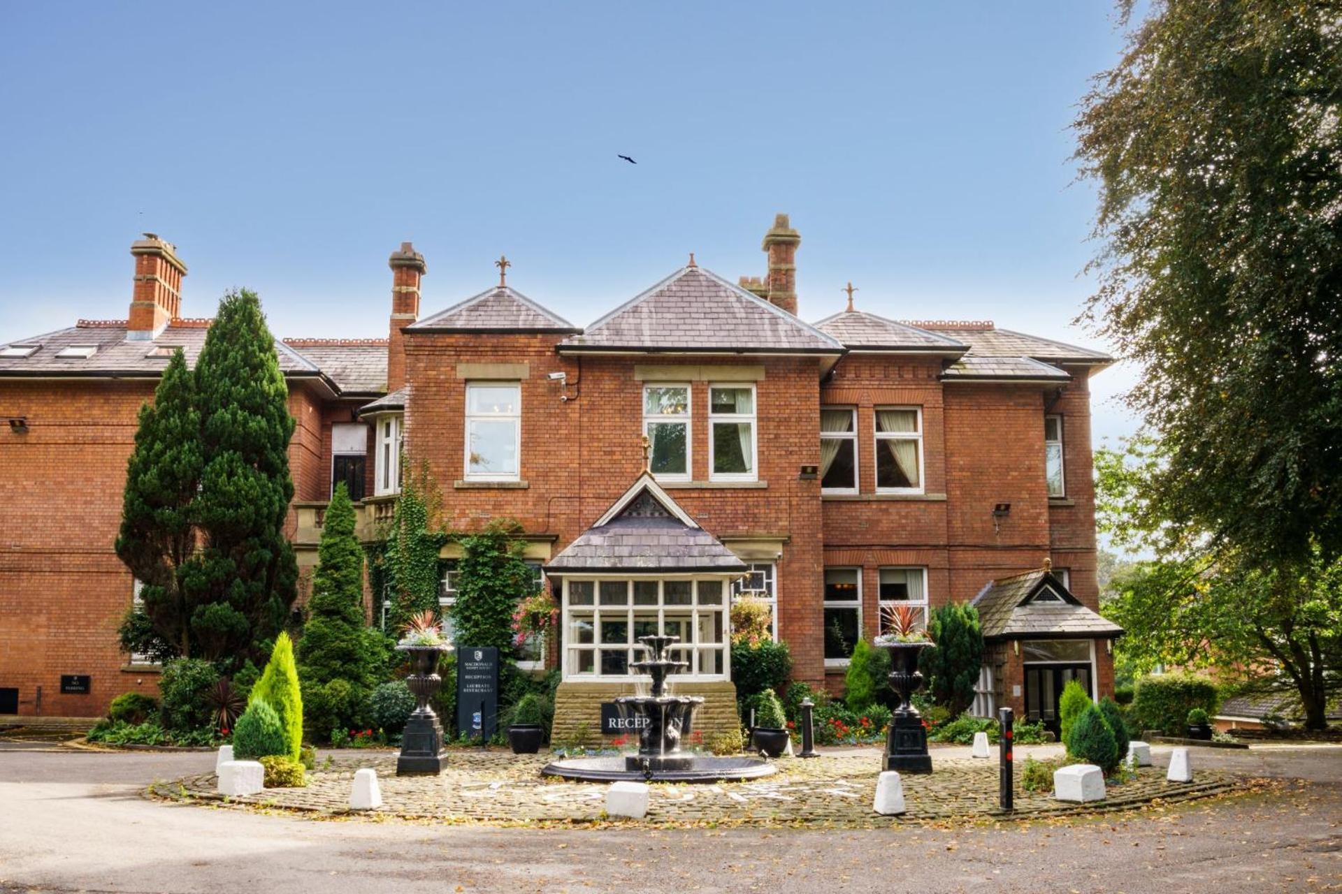 Macdonald Kilhey Court Hotel Уигън Екстериор снимка