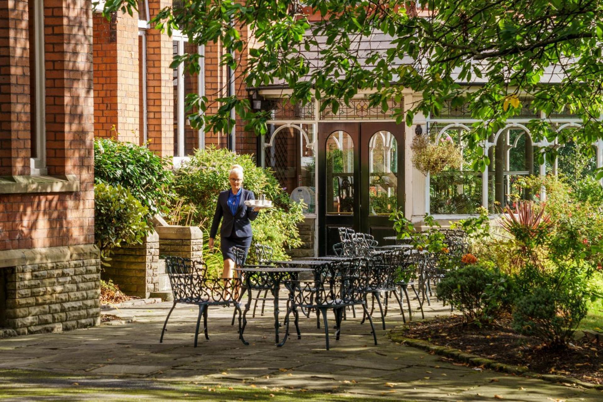 Macdonald Kilhey Court Hotel Уигън Екстериор снимка
