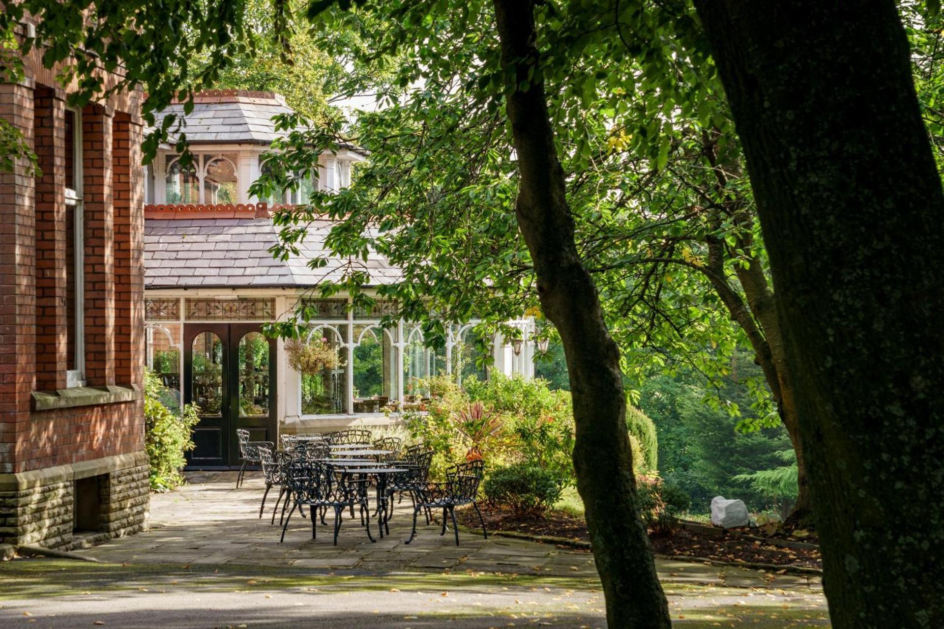 Macdonald Kilhey Court Hotel Уигън Екстериор снимка