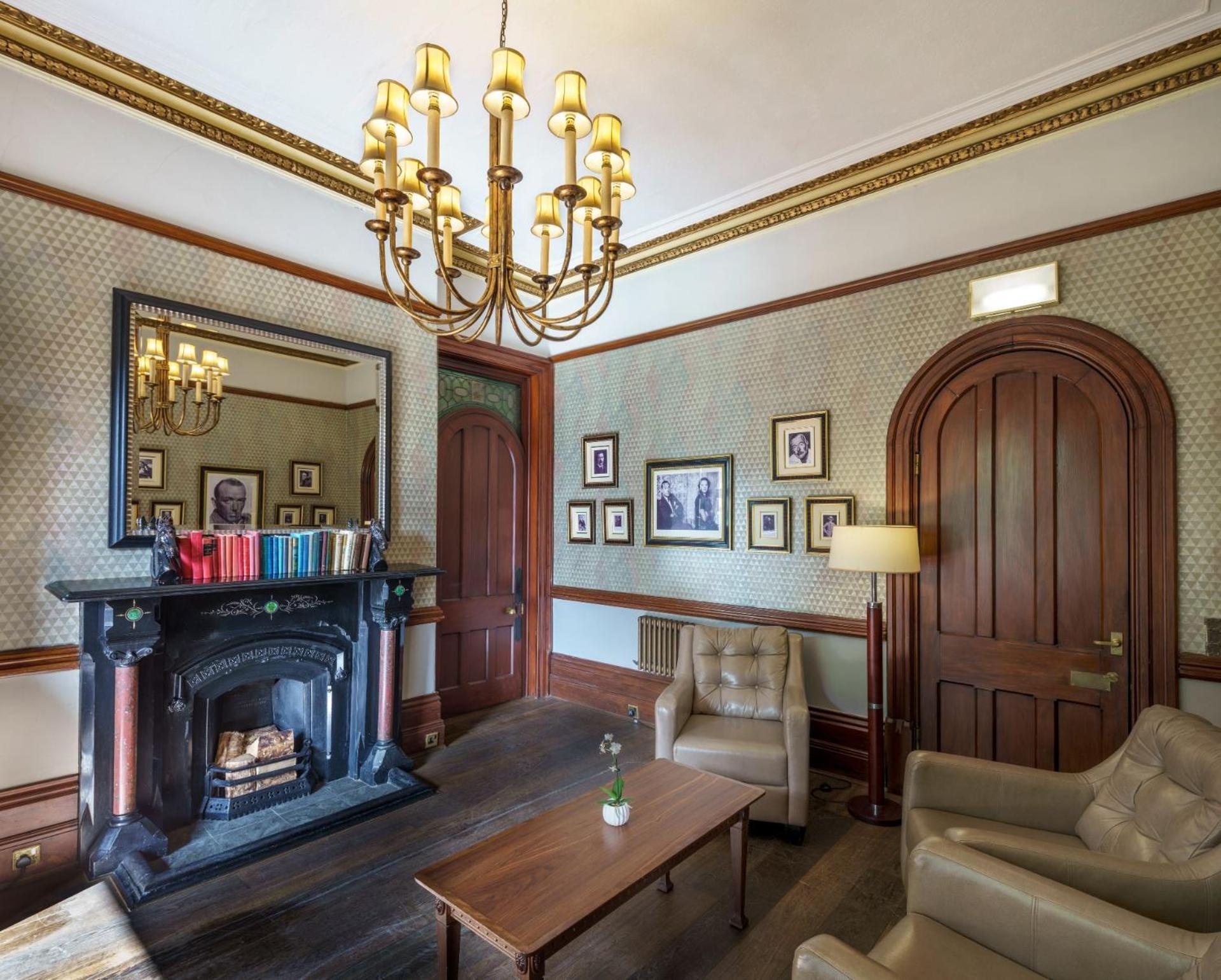 Macdonald Kilhey Court Hotel Уигън Екстериор снимка